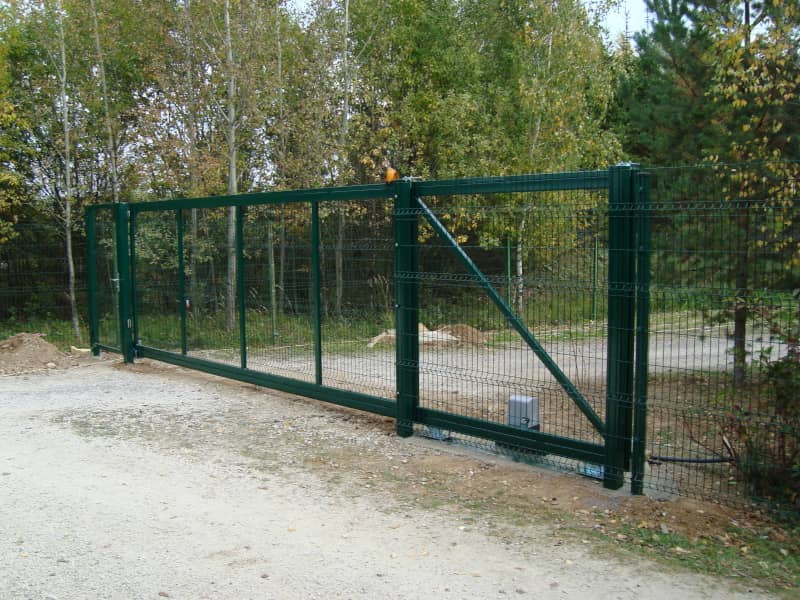 Сетчатый забор DoorHan в Сургуте с установкой