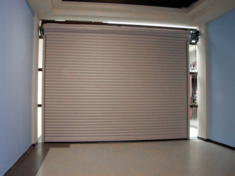 Роллетные ворота DoorHan в Сургуте с установкой