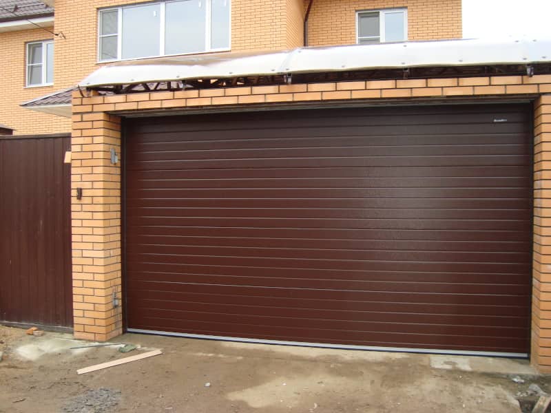 Секционные ворота DoorHan в Сургуте с установкой